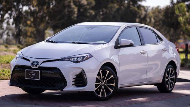 2017 Toyota Corolla SE FWD photo