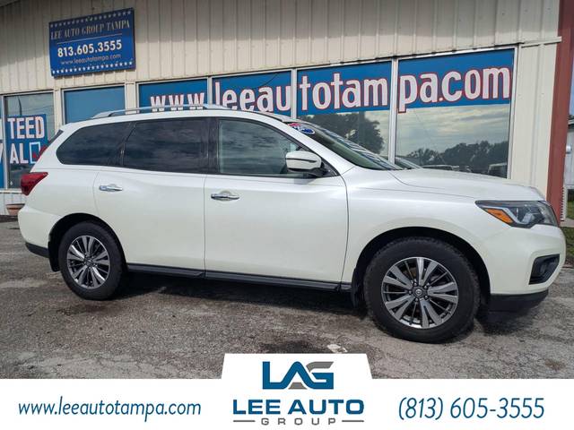 2017 Nissan Pathfinder SV 4WD photo