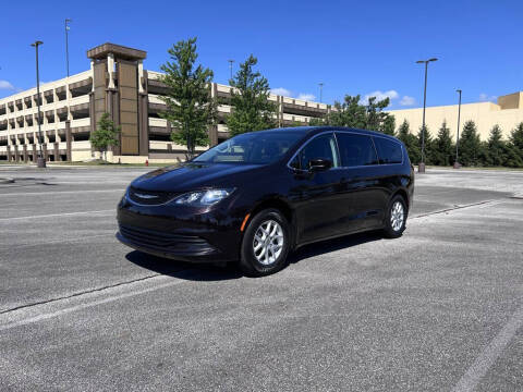 2017 Chrysler Pacifica Minivan Touring FWD photo