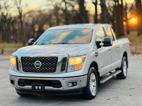 2017 Nissan Titan SV 4WD photo