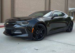 2017 Chevrolet Camaro 1LT RWD photo