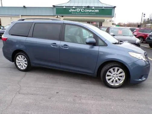 2017 Toyota Sienna LE AWD photo