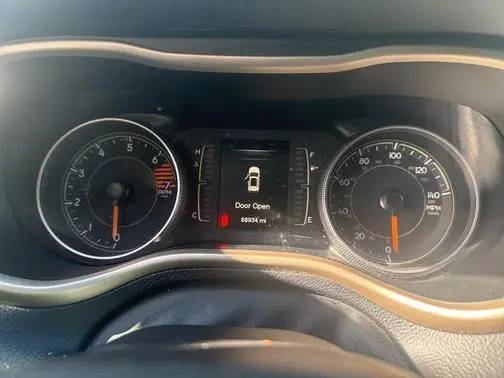 2017 Jeep Cherokee Latitude FWD photo