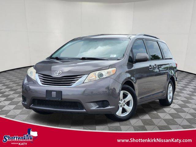2017 Toyota Sienna LE FWD photo