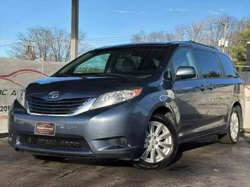 2017 Toyota Sienna LE AWD photo