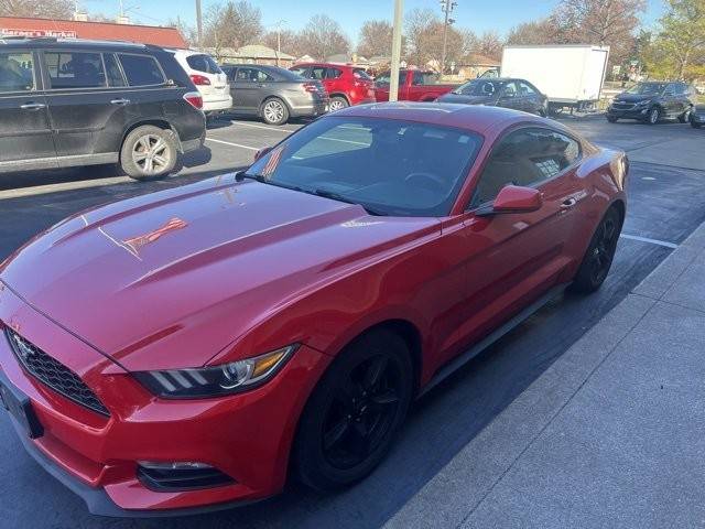 2017 Ford Mustang V6 RWD photo