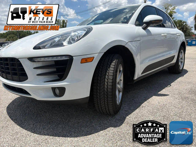 2017 Porsche Macan  AWD photo
