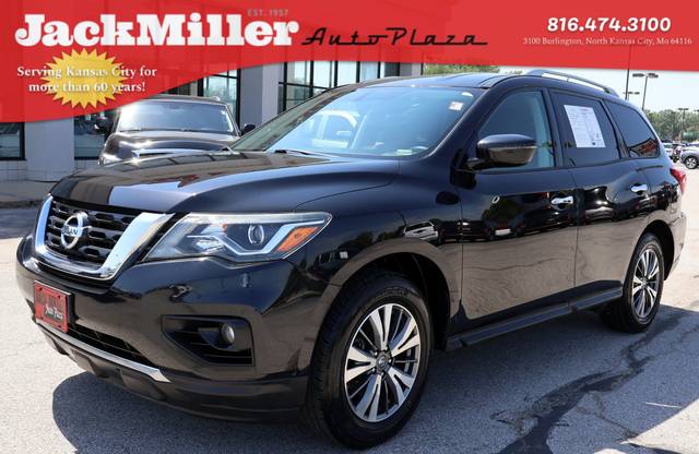 2017 Nissan Pathfinder SV 4WD photo