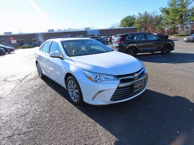 2017 Toyota Camry XLE FWD photo