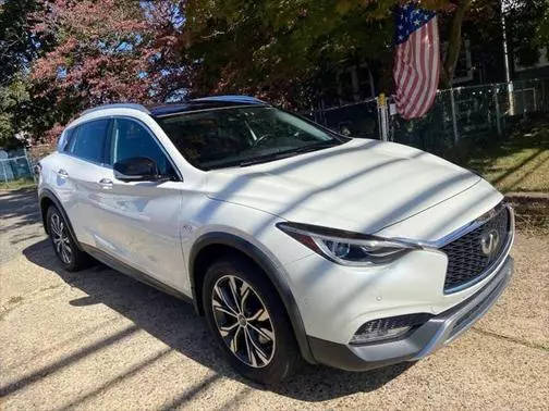 2017 Infiniti QX30 Premium AWD photo