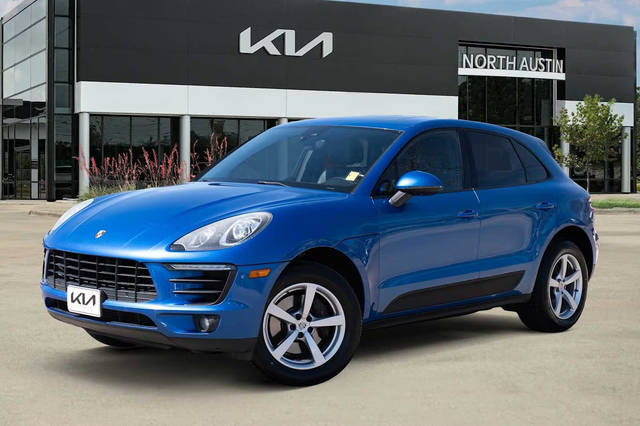 2017 Porsche Macan AWD photo