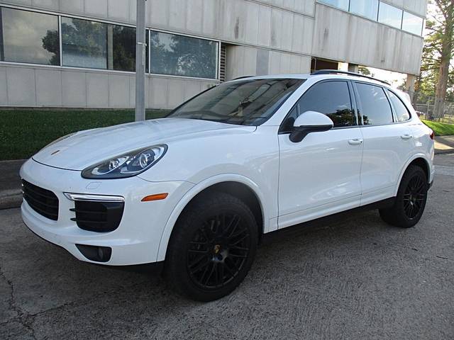 2017 Porsche Cayenne Platinum Edition AWD photo