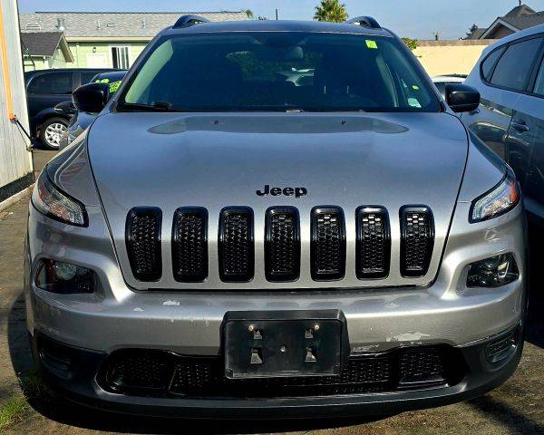 2017 Jeep Cherokee Altitude FWD photo
