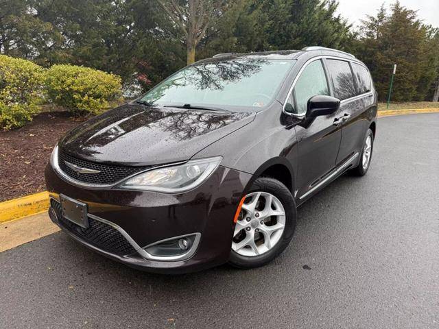 2017 Chrysler Pacifica Minivan Touring-L Plus FWD photo