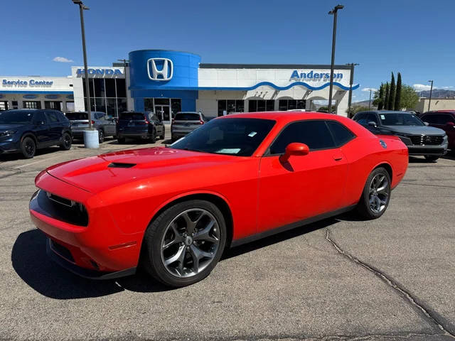 2017 Dodge Challenger SXT RWD photo