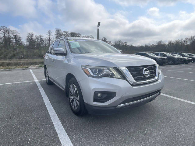 2017 Nissan Pathfinder SL FWD photo