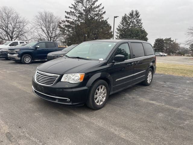 2016 Chrysler Town and Country Touring FWD photo