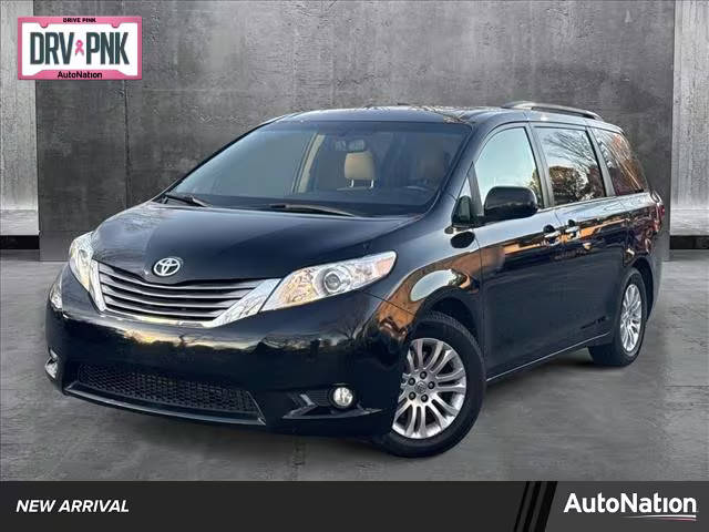 2017 Toyota Sienna XLE Premium FWD photo