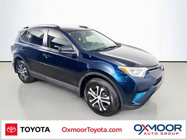 2017 Toyota RAV4 LE FWD photo