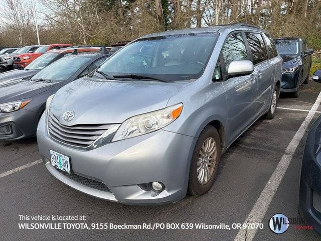 2015 Toyota Sienna XLE FWD photo