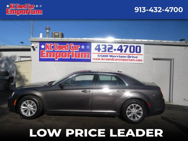 2015 Chrysler 300 Limited RWD photo