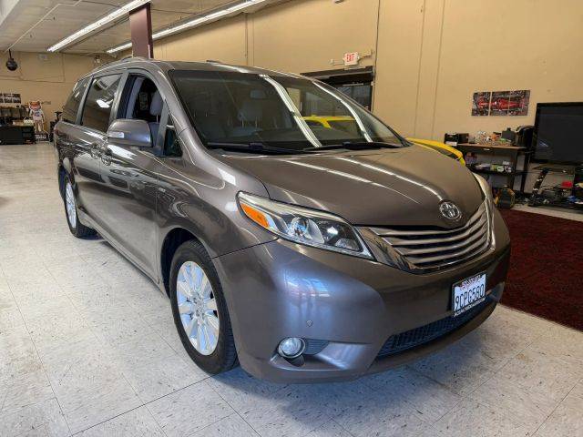 2017 Toyota Sienna Limited Premium AWD photo