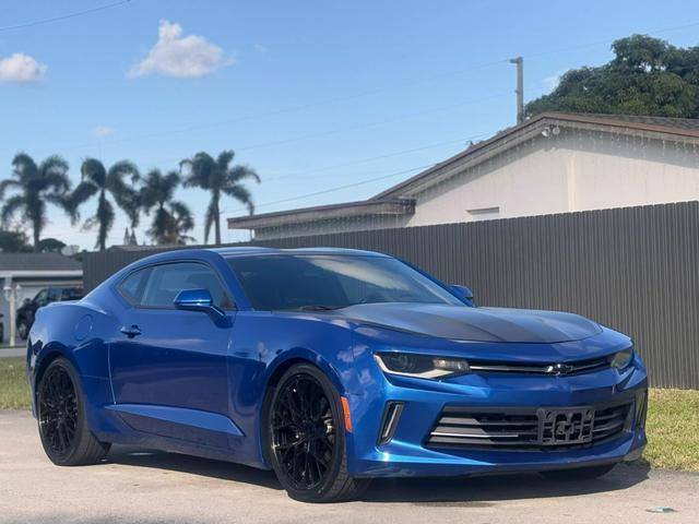 2017 Chevrolet Camaro 1LT RWD photo