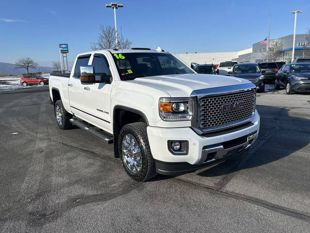 2016 GMC Sierra 2500HD Denali 4WD photo