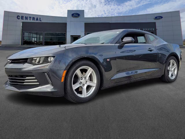 2017 Chevrolet Camaro 2LT RWD photo