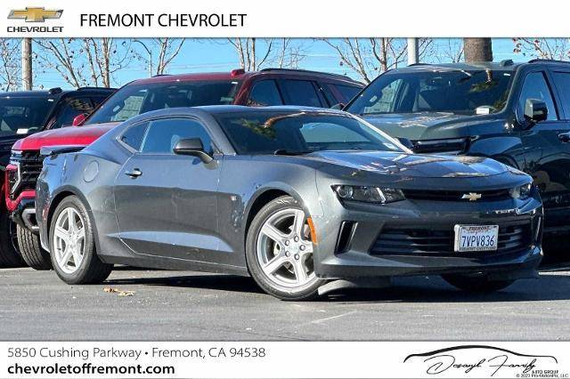 2017 Chevrolet Camaro 1LT RWD photo