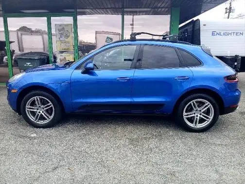 2017 Porsche Macan  AWD photo