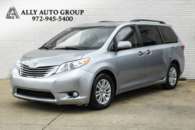 2017 Toyota Sienna XLE Premium FWD photo