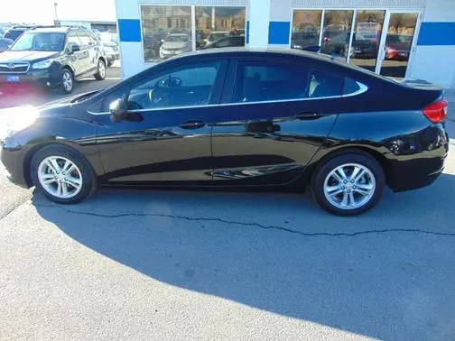2017 Chevrolet Cruze LT FWD photo