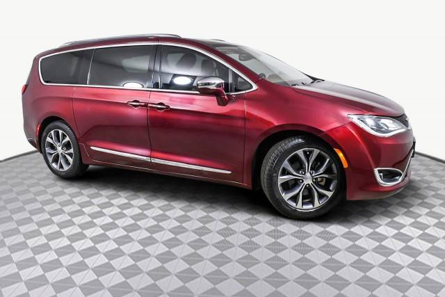 2017 Chrysler Pacifica Minivan Limited FWD photo