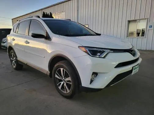 2017 Toyota RAV4 XLE AWD photo