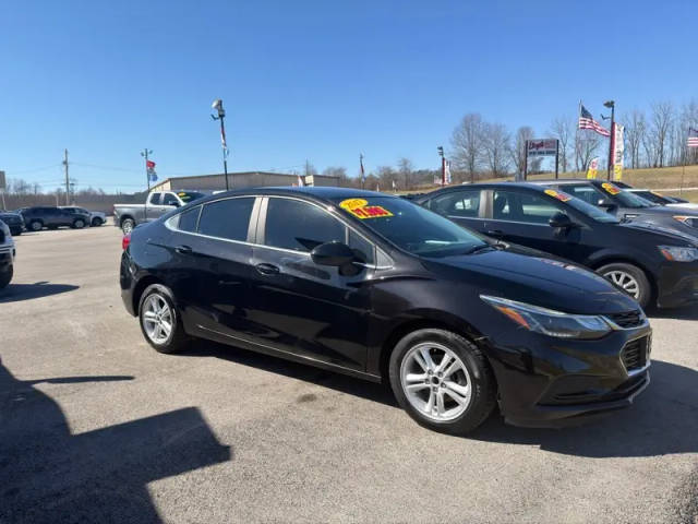 2017 Chevrolet Cruze LT FWD photo
