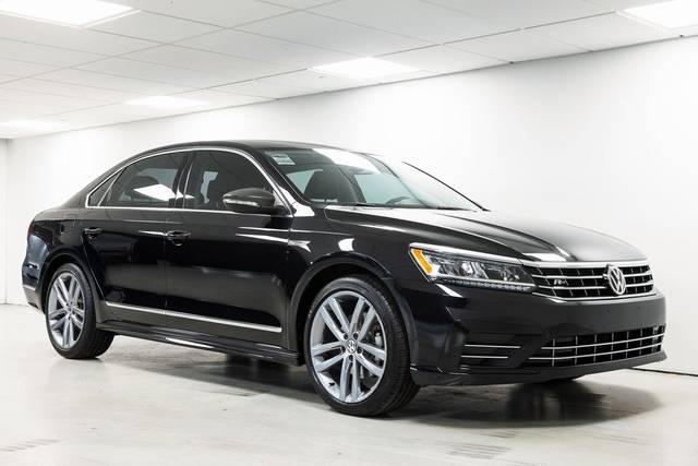 2017 Volkswagen Passat R-Line w/Comfort Pkg FWD photo