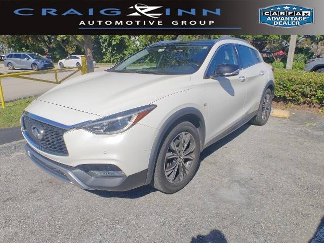 2017 Infiniti QX30 Premium AWD photo