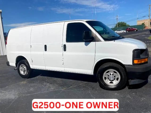 2017 Chevrolet Express Cargo  RWD photo