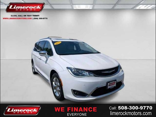 2017 Chrysler Pacifica Minivan Limited FWD photo