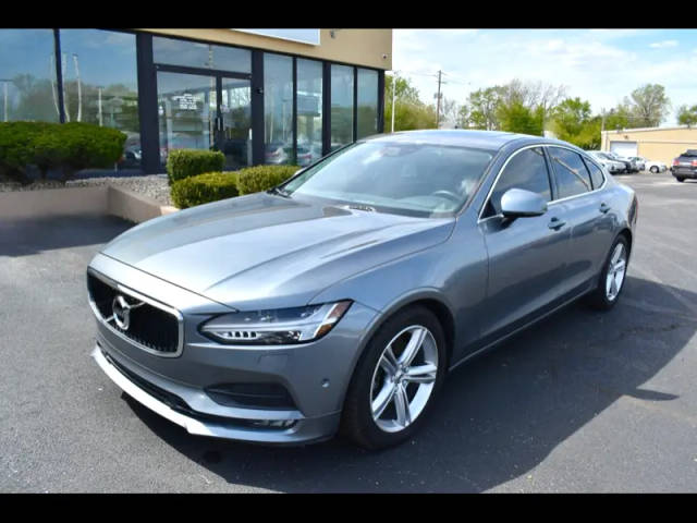 2017 Volvo S90 Momentum FWD photo