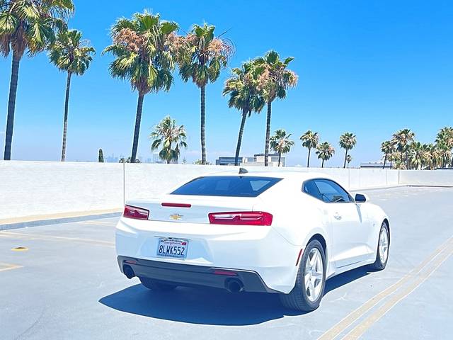 2017 Chevrolet Camaro 1LT RWD photo