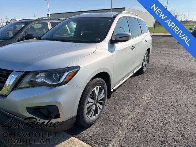 2017 Nissan Pathfinder SV 4WD photo