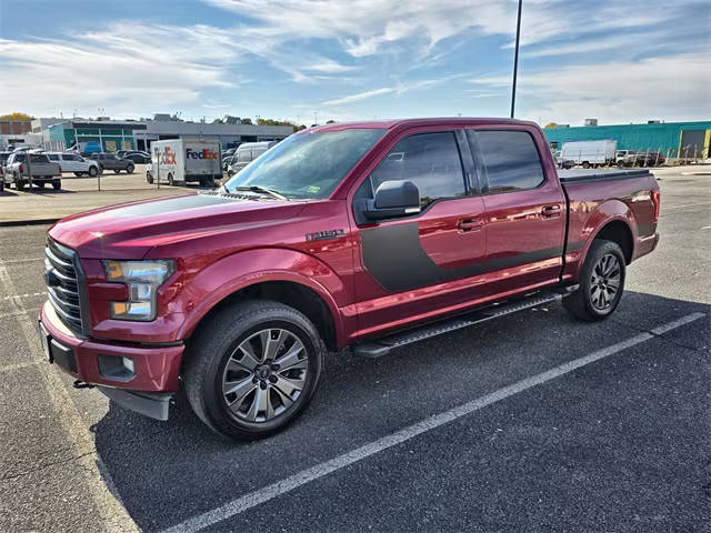 2017 Ford F-150 XLT 4WD photo