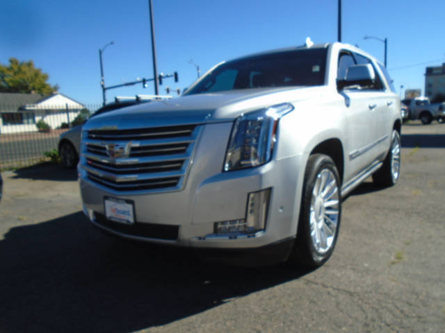 2017 Cadillac Escalade Platinum 4WD photo