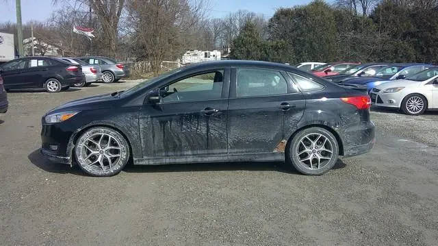 2016 Ford Focus SE FWD photo