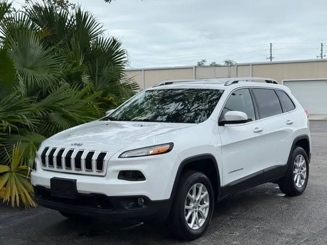 2017 Jeep Cherokee Latitude 4WD photo