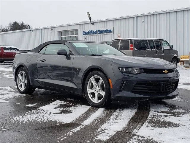 2017 Chevrolet Camaro 2LT RWD photo