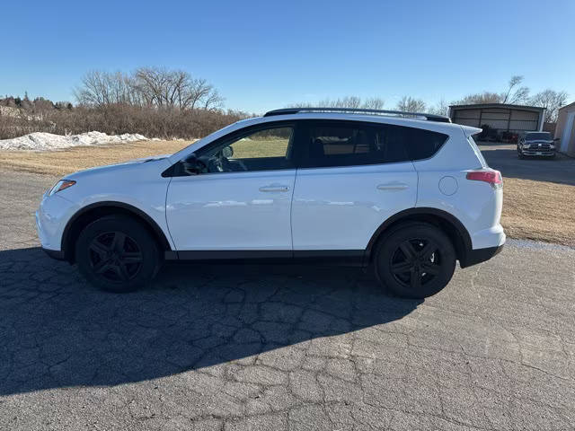 2017 Toyota RAV4 LE AWD photo