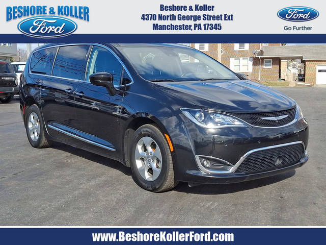 2017 Chrysler Pacifica Minivan Touring-L Plus FWD photo